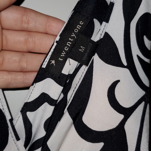 Dress - Picture 4 of 7